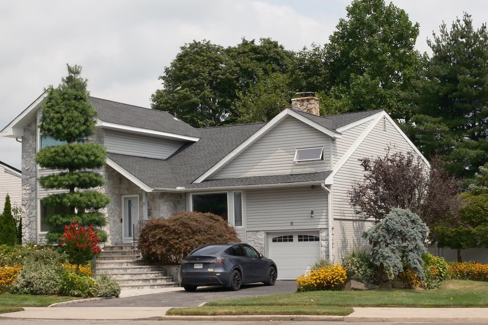 Cambridge FHA Duplex Buyers Face a Price Wall